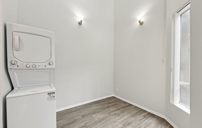 3 beds, 1.5 baths, 1,200 sqft, $2,798, Unit 409