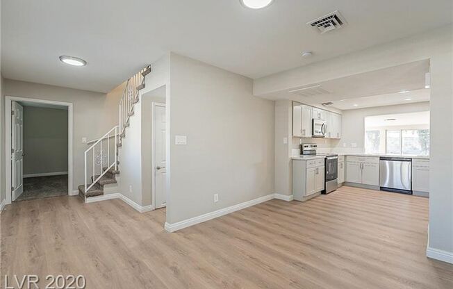 Amazing pool home is great location!!