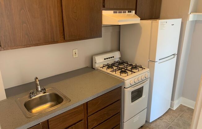 Studio, 1 bath, 315 sqft, $950, Unit 7I