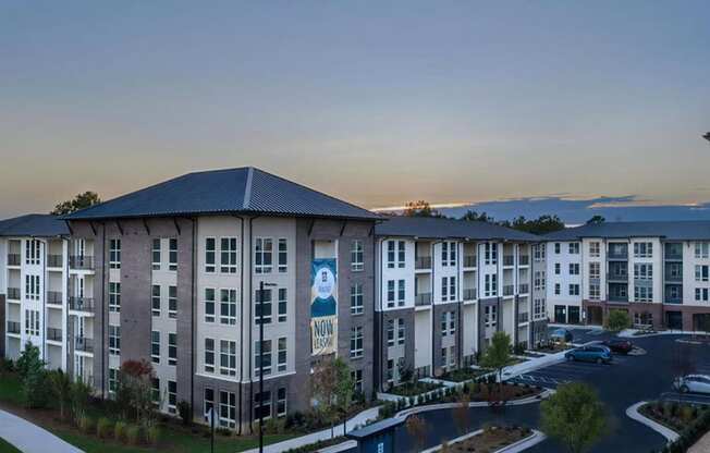 Nearby Restaurants Parks and Transit