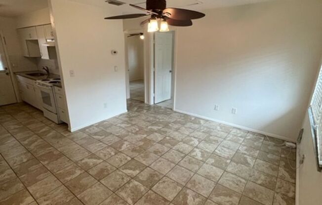 2 beds, 1 bath, 840 sqft, $1,595