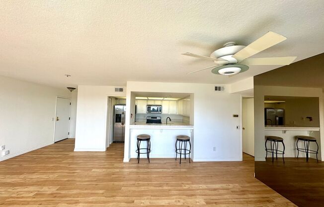 Beautiful 2 bedroom spacious Newport Beach Corner Condo with a View