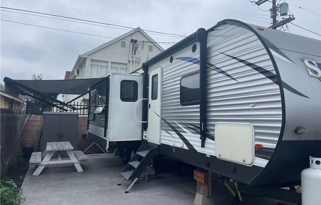 795 E 47 ST