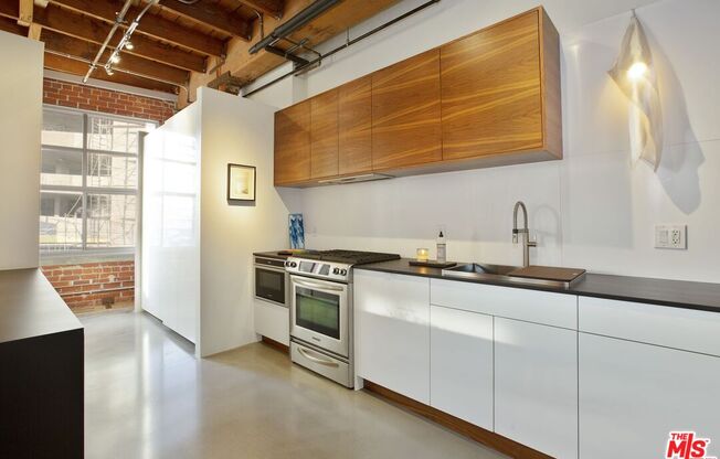 500 Molino St Apt 113