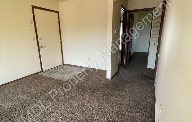 2 beds, 1 bath, 800 sqft, $800, Unit 16