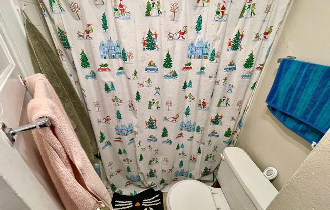 2 beds, 1 bath, $1,045, Unit 17