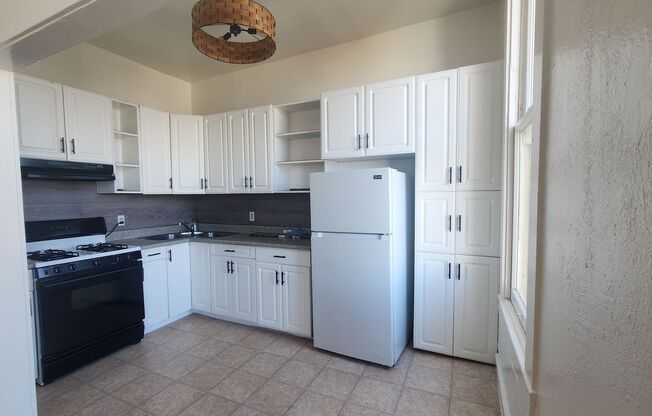 1 bed, 1 bath, 750 sqft, $3,295, Unit 09