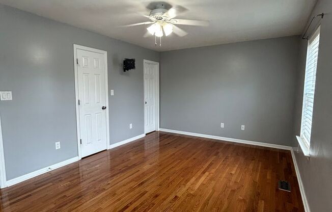 4 beds, 2.5 baths, $3,200