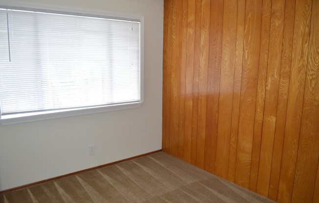 400 WARREN DR