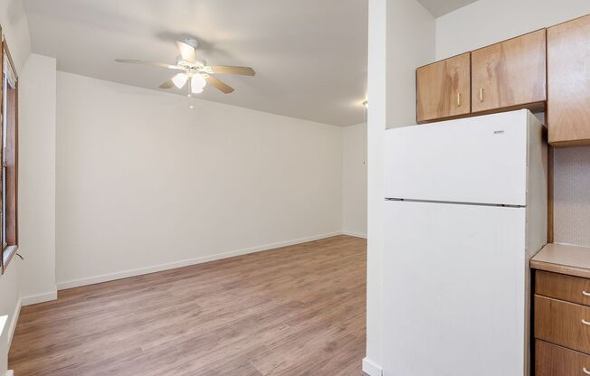 Studio, 1 bath, 400 sqft, $1,150, Unit A09
