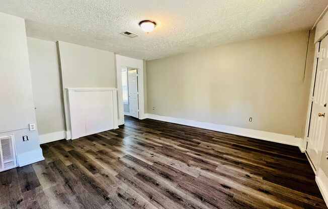 2 beds, 1 bath, $895