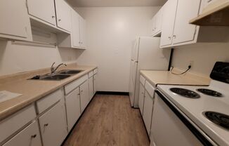 2 beds, 1 bath, $800, Unit E1