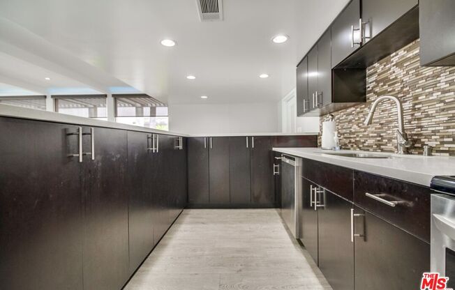 2 beds, 2 baths, 1,377 sqft, $5,750, Unit 802