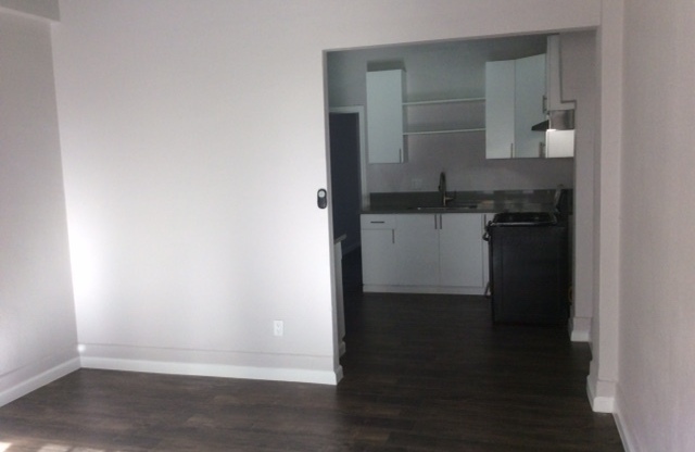 1 bed, 1 bath, $1,895, Unit 20