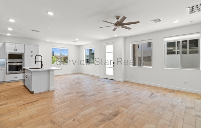 2121 W SONORAN DR