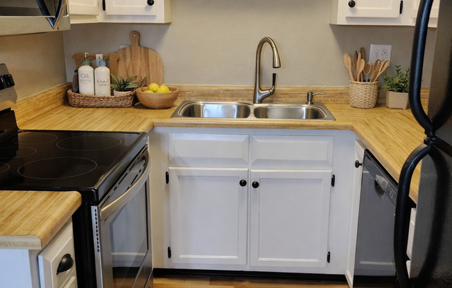 Great 2 bedroom single level townhome in quiet neighborhood