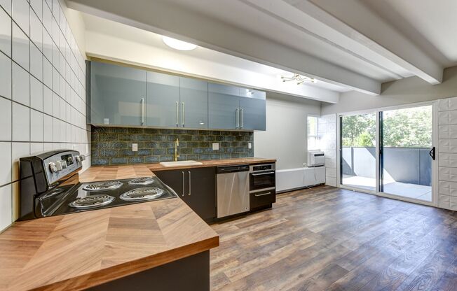 2 beds, 2 baths, 925 sqft, $1,850, Unit 301