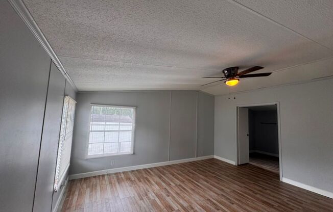 Spacious 4-Bedroom Home in Baytown, TX!
