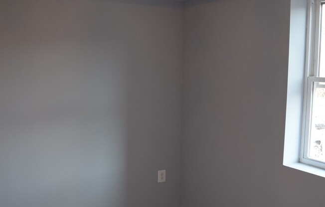 Charming 1 BD 2 BA with office near H St NE!!