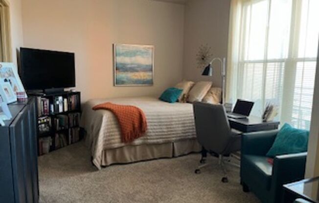 2 beds, 2 baths, 926 sqft, $1,725, Unit 212