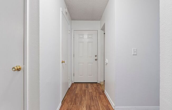 2 beds, 1 bath, 864 sqft, $1,349, Unit #10