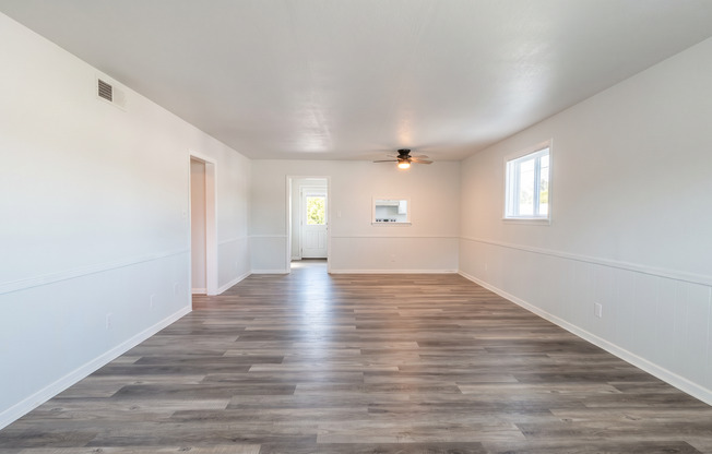 2 beds, 1 bath, 1,136 sqft, $1,295, Unit 5D