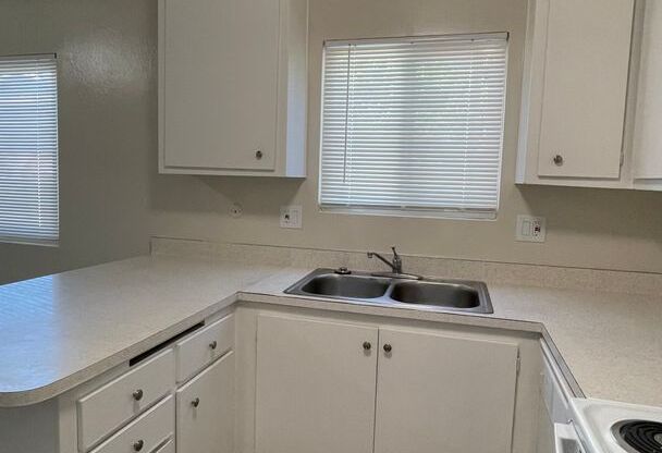 2 beds, 1 bath, $2,500