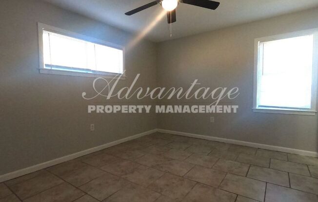 3 beds, 1.5 baths, $1,095