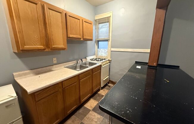 Studio, 1 bath, 550 sqft, $899, Unit Unit 110