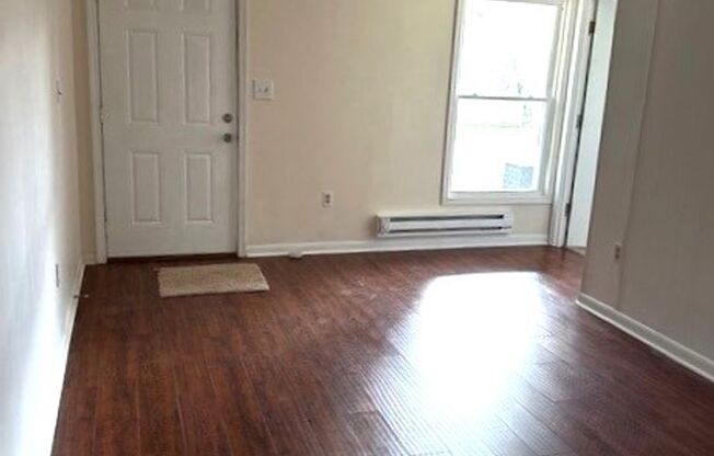 2 beds, 1 bath, 760 sqft, $1,050, Unit Unit 2