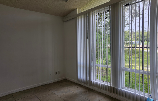 4 Beds | 1.5 Bath Home for Rent in Lakeland *Available Now*