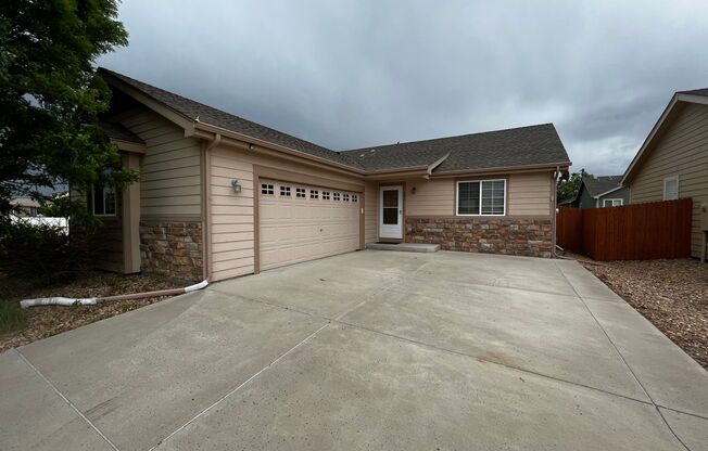Beautiful 3 bed 2 bath home in Loveland, CO