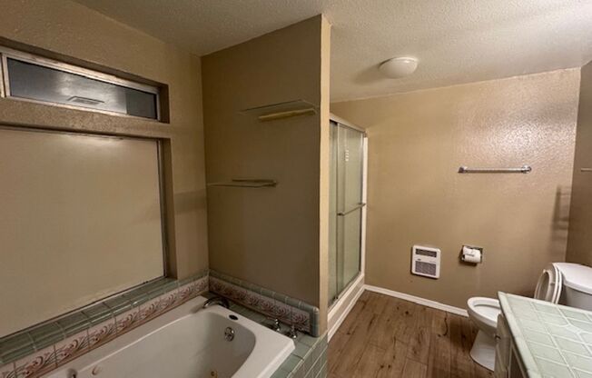 3 beds, 1 bath, $3,200, Unit #10