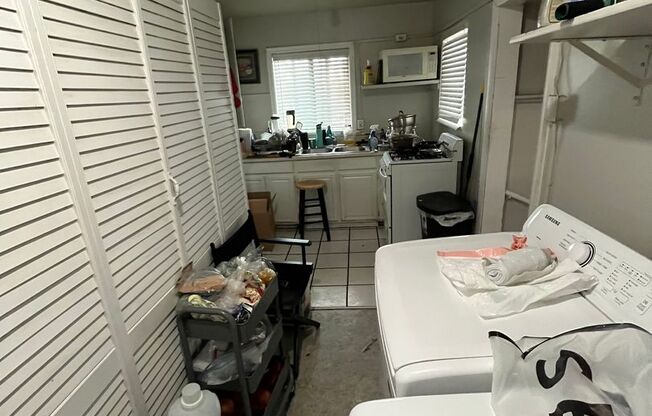 2 beds, 1 bath, $1,300