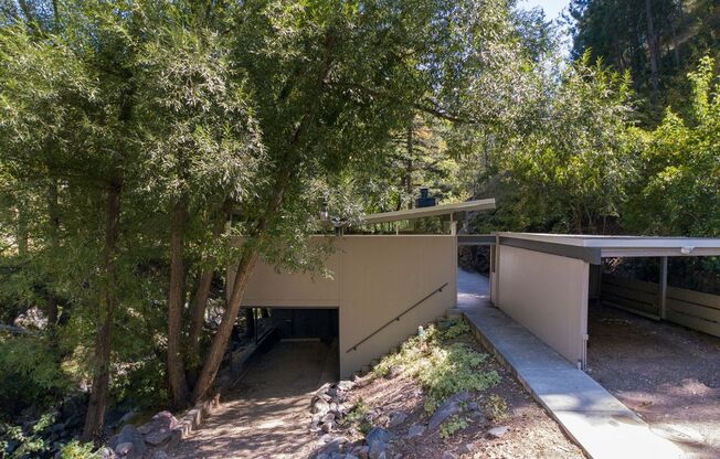 INCREDIBLE Mountain Home! 3BD/1BA- Available July 15th!