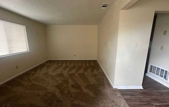 2 beds, 1 bath, 950 sqft, $1,100, Unit C