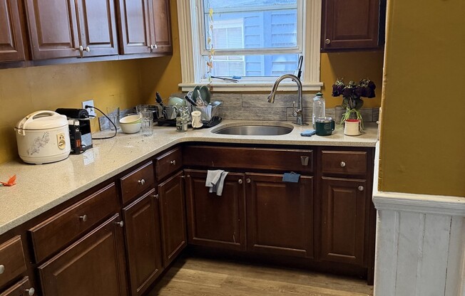 5 beds, 2 baths, 2,000 sqft, $3,800, Unit 2