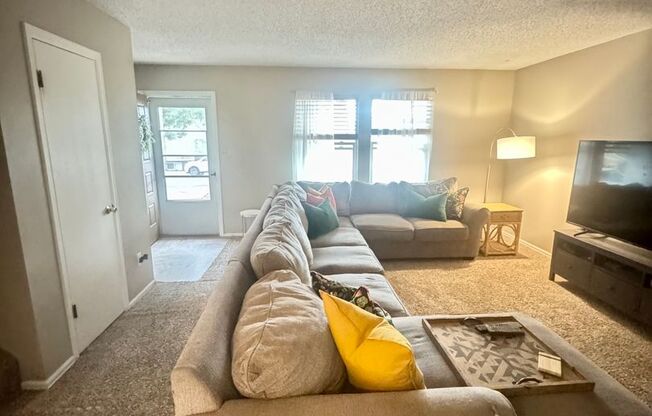 3 bedroom/2 bath Centrally Located home in Vista Grande