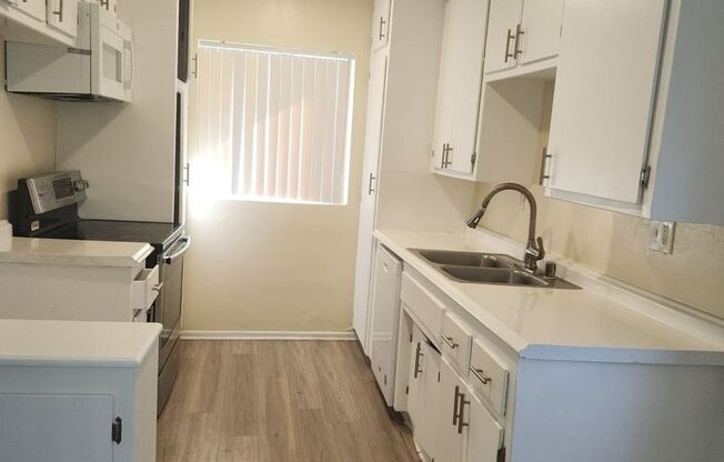 1 bed, 1 bath, $1,800, Unit 14