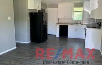 2 beds, 1 bath, 1,400 sqft, $800