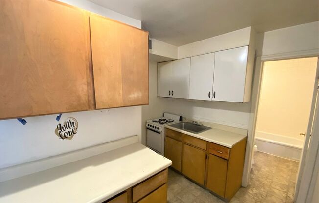 1 bed, 1 bath, 570 sqft, $975, Unit #6