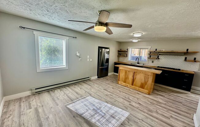 ***Move-In Special***Cozy Lakeside Retreat | Long Lake Views