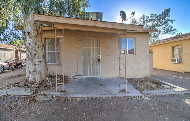 2 Bedroom + 1 Bathroom in Mesa!