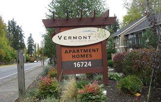 2 Bedroom Kenmore Condo with Charming Details