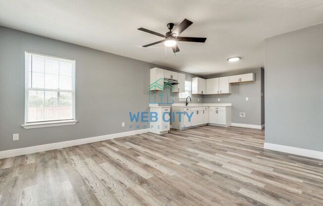 1819 LEACREST DR