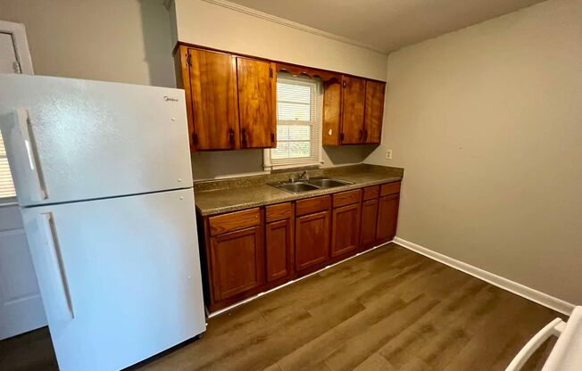 3 beds, 1 bath, $1,550