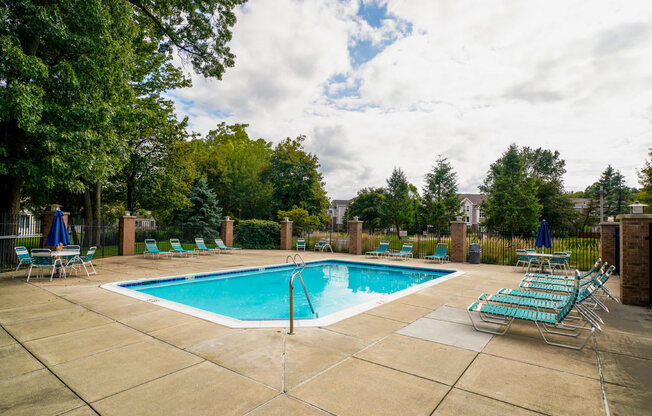 Swimming Pool and Sundeck at Orchard Lakes Apartments, Toledo, OH 43615