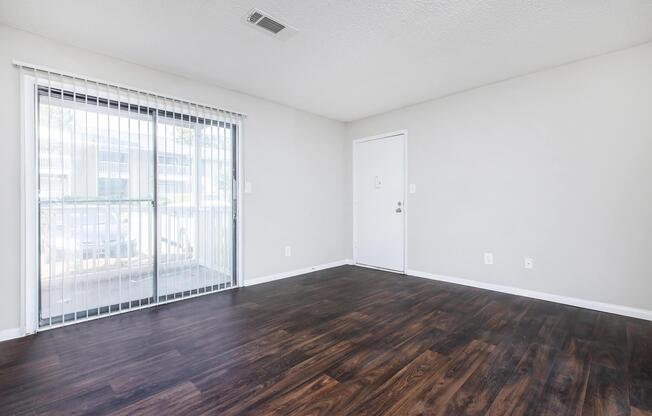 1 bed, 1 bath, 645 sqft, $1,200