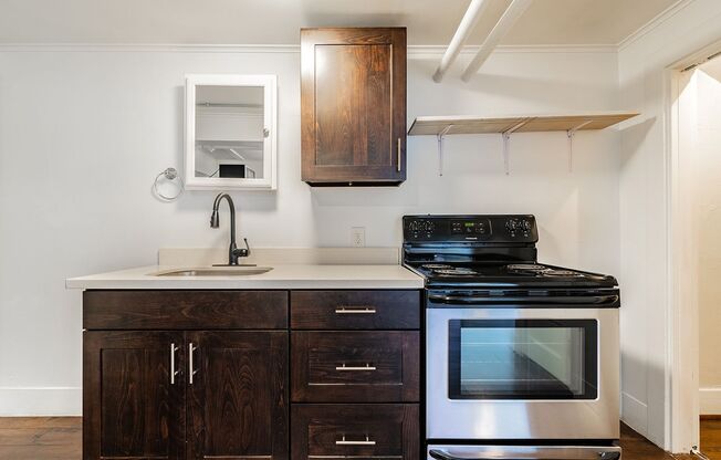 Studio, 1 bath, 400 sqft, $950, Unit 28