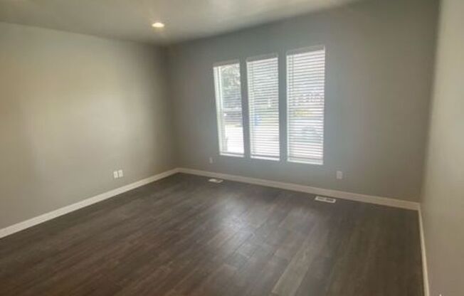 Beautiful Bountiful Townhome